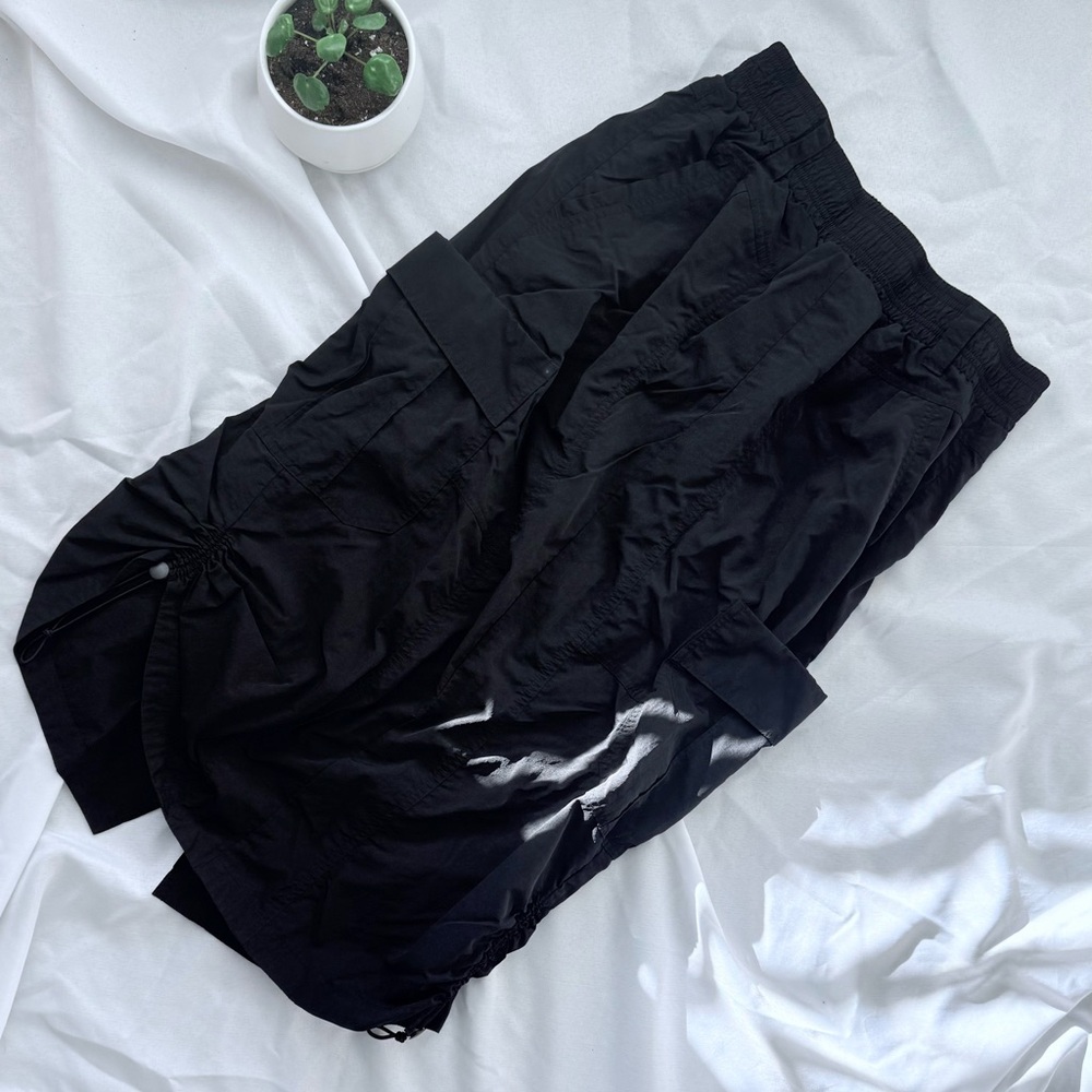 Democracy Black Elastic Waist Cargo Skirt, size M